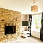 Cosy Country Escape | Fireplace & Views | & York 리즈