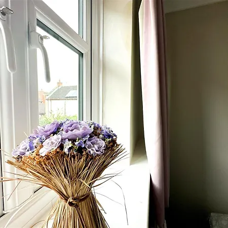 Semesterbostad Cosy Country Escape | Fireplace & Views | & York *
