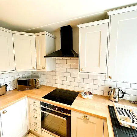 Cosy Country Escape | Fireplace & Views | & York Semesterbostad *